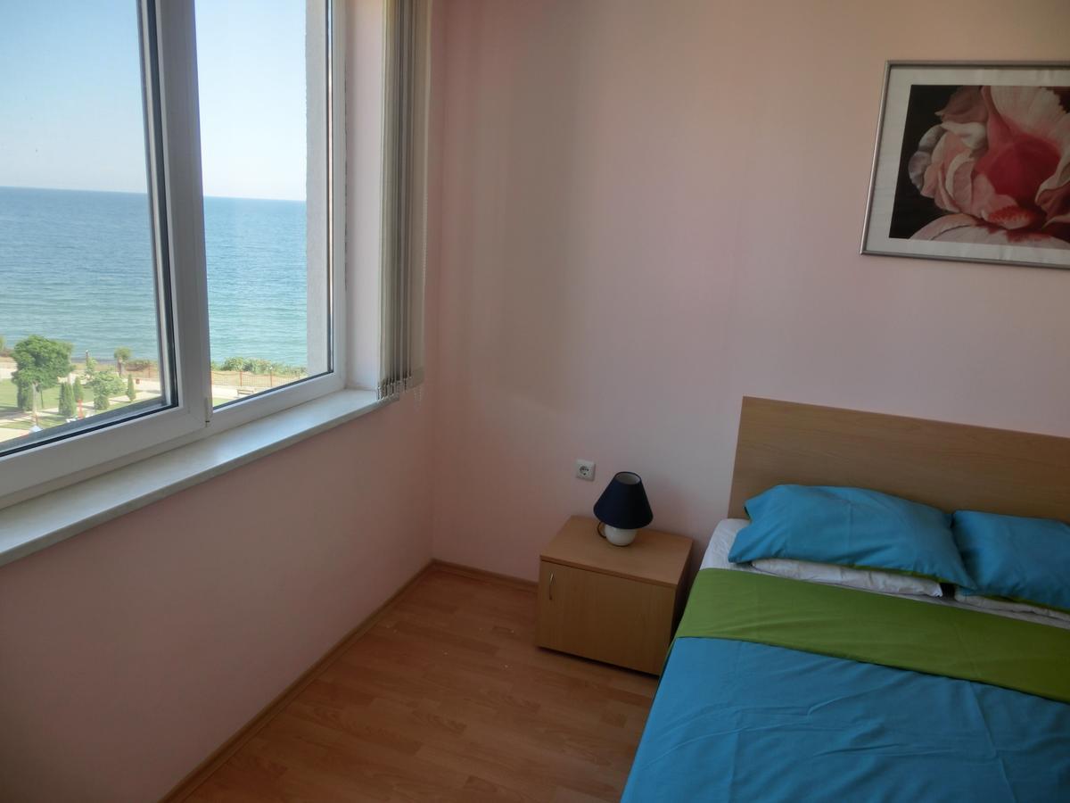 Sea View Panorama Apartment On Complex With Pools And Beach, Sveti Vlas Ngoại thất bức ảnh