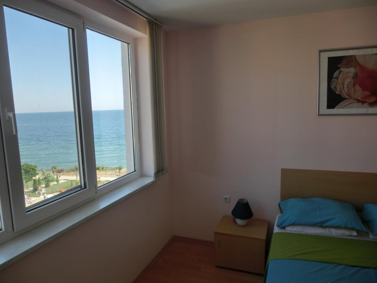 Sea View Panorama Apartment On Complex With Pools And Beach, Sveti Vlas Ngoại thất bức ảnh